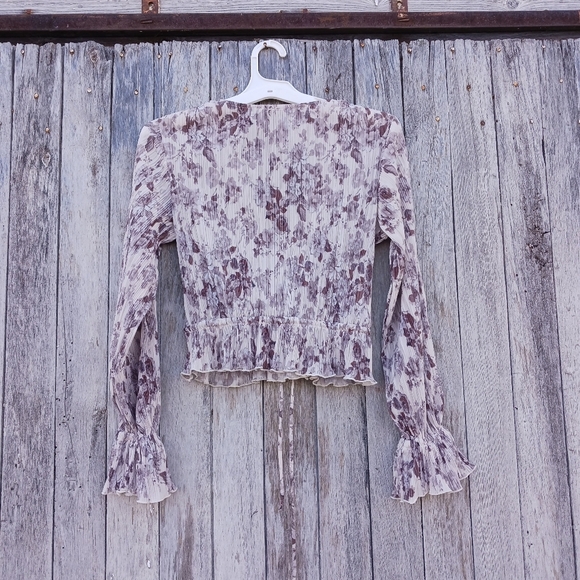 Mango Floral Print Plisse Pleated Peplum Blouse Womens Sz XS V-neck Semi Sheer - Picture 6 of 9